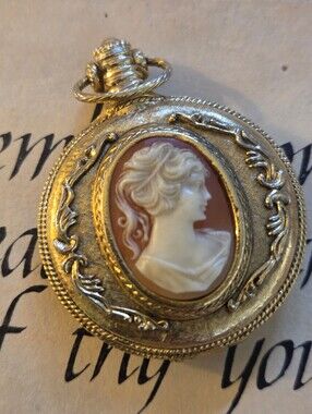 Vintage 1960's MAX FACTOR Cameo Powder Compact Mirror/ Locket Necklace Pendant